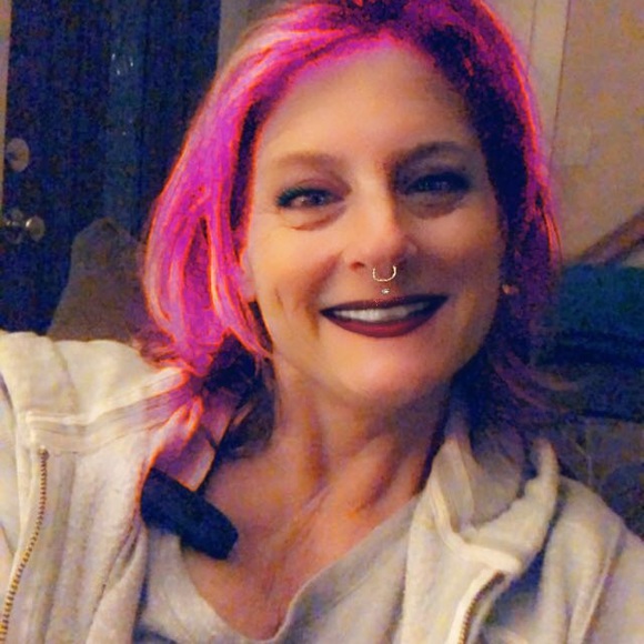 Meet your Posher, Cheryl - Picture 2 of 2